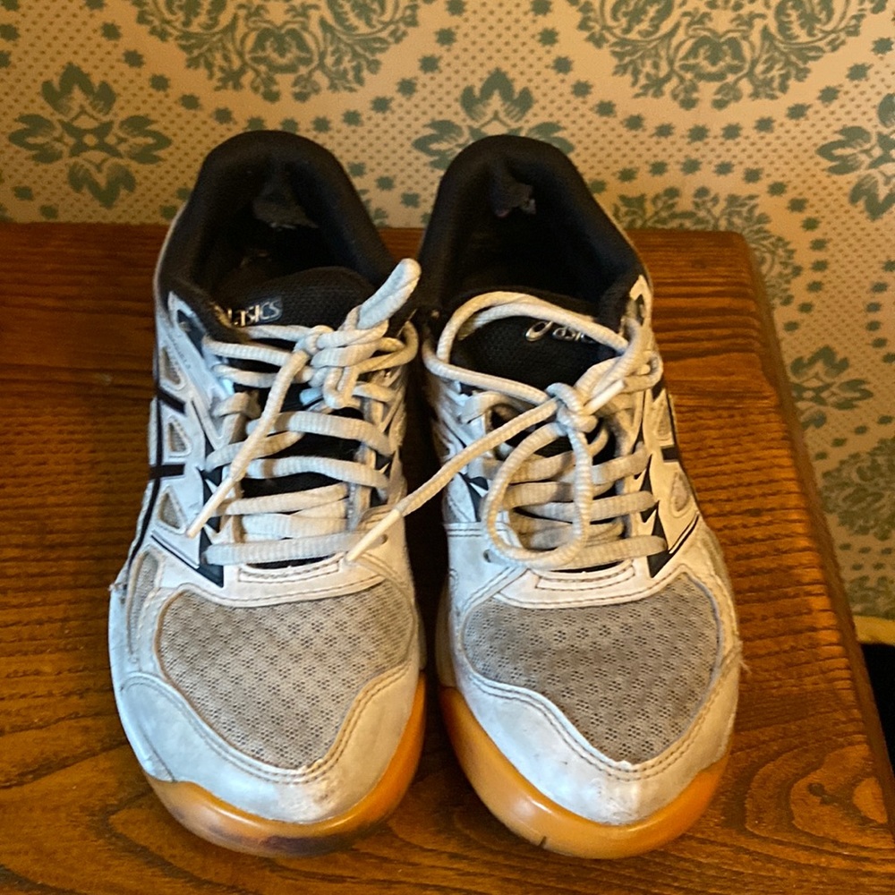 ☀️ASICS cross trainers size 2.5 youth